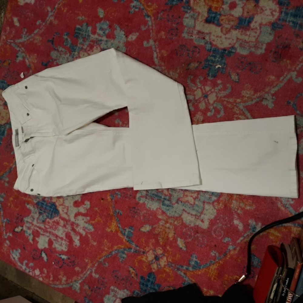 Chico's Platinum White Jean's size 0.5 short
